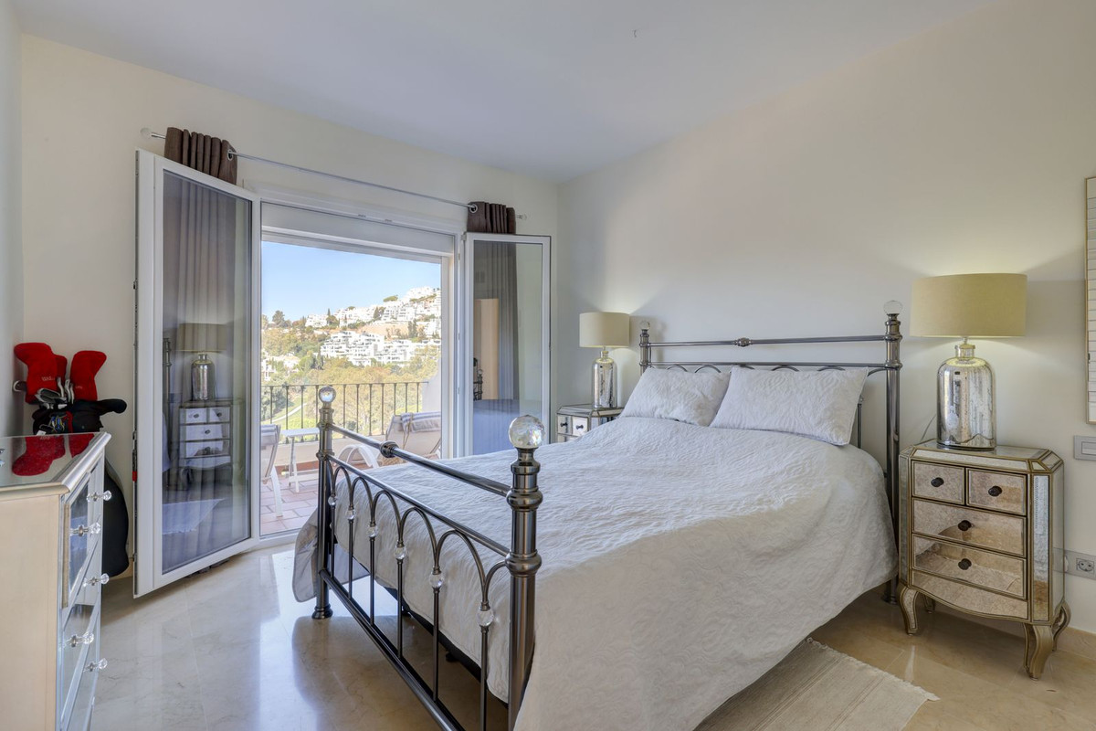 3 Bed Apartment for sale in La Quinta Costa Del Sol, Málaga, Spain