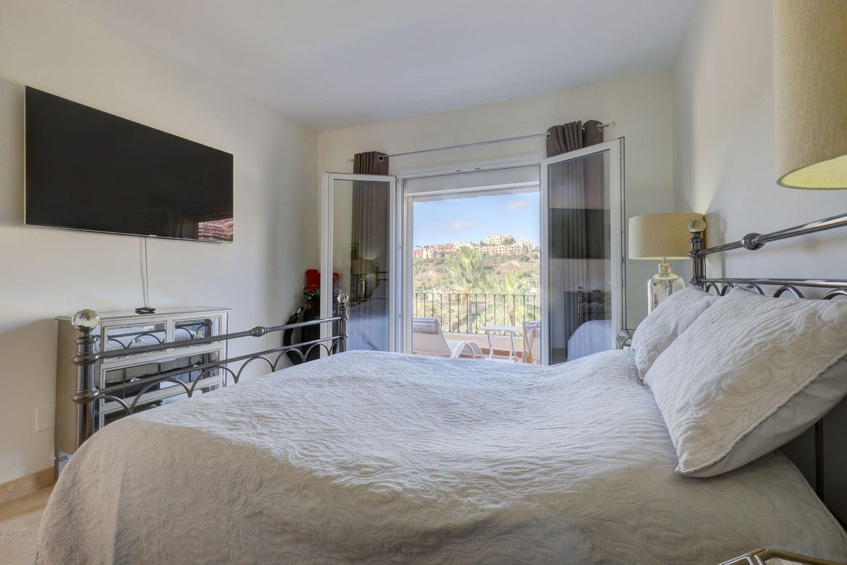 3 Bed Apartment for sale in La Quinta Costa Del Sol, Málaga, Spain