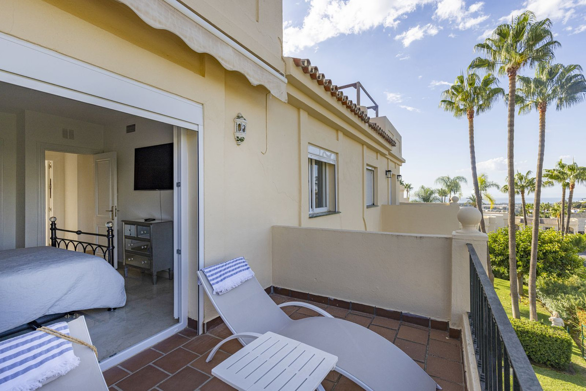 3 Bed Apartment for sale in La Quinta Costa Del Sol, Málaga, Spain