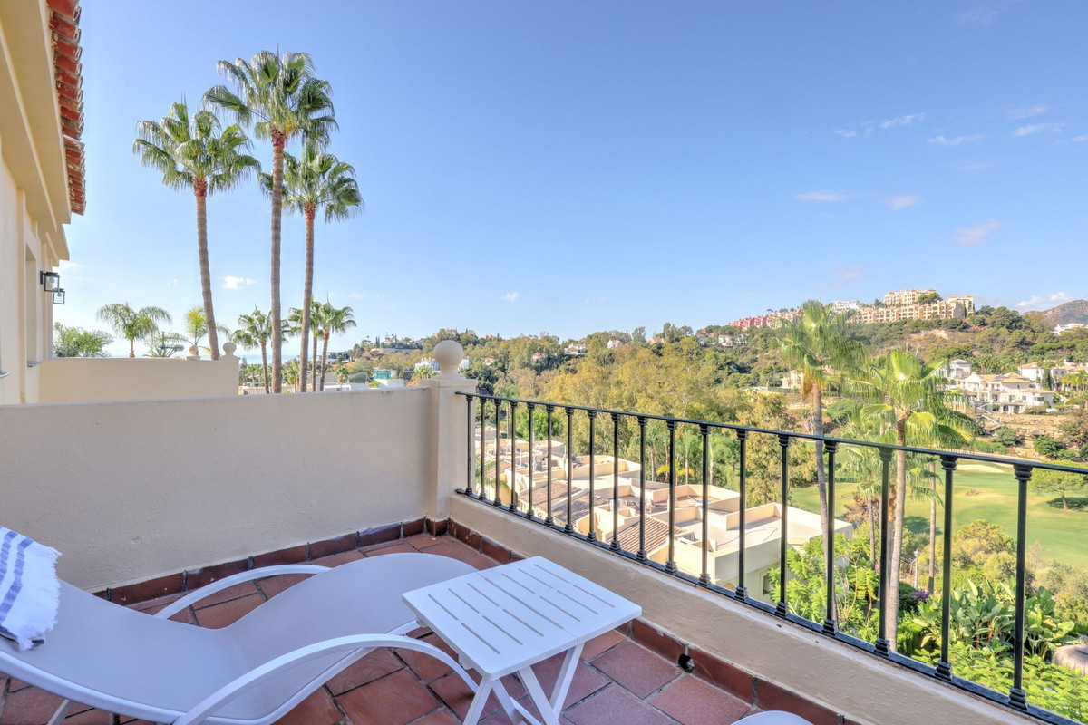 3 Bed Apartment for sale in La Quinta Costa Del Sol, Málaga, Spain