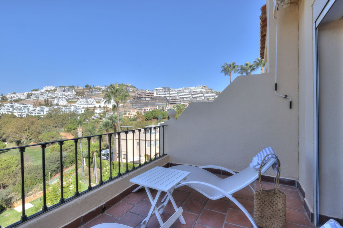 3 Bed Apartment for sale in La Quinta Costa Del Sol, Málaga, Spain