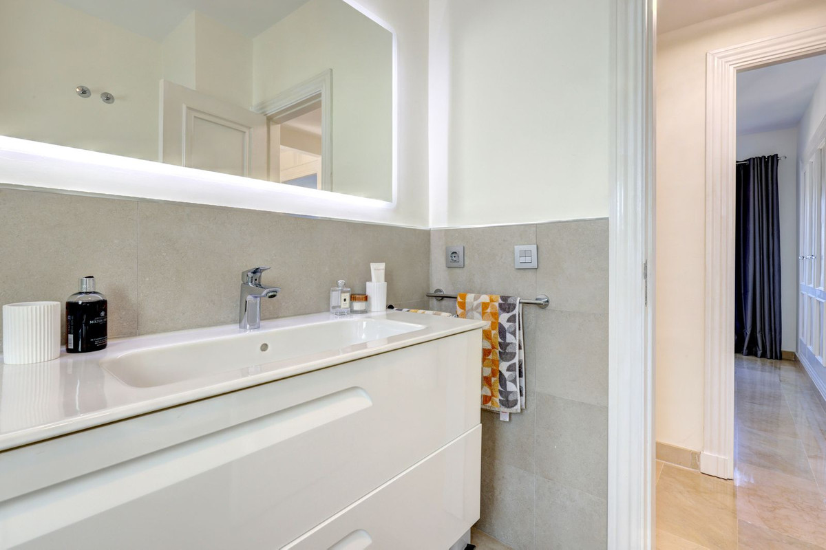 3 Bed Apartment for sale in La Quinta Costa Del Sol, Málaga, Spain