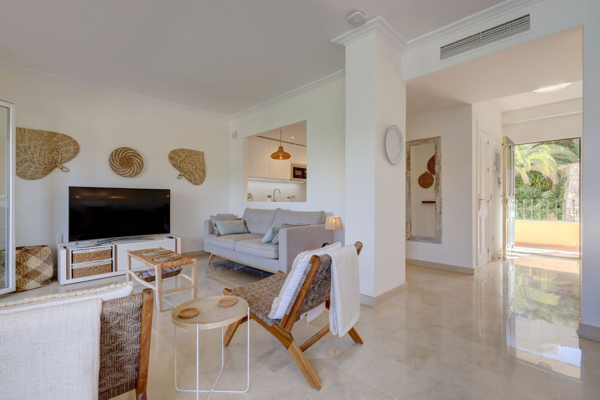 3 Bed Apartment for sale in La Quinta Costa Del Sol, Málaga, Spain