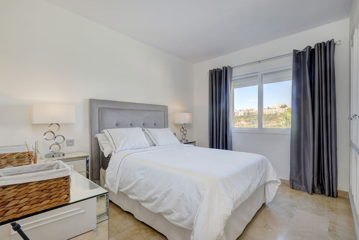3 Bed Apartment for sale in La Quinta Costa Del Sol, Málaga, Spain