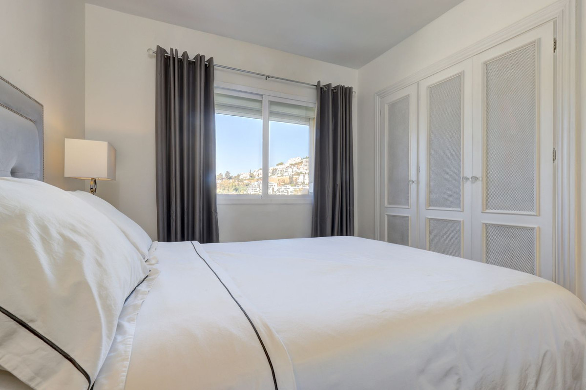 3 Bed Apartment for sale in La Quinta Costa Del Sol, Málaga, Spain