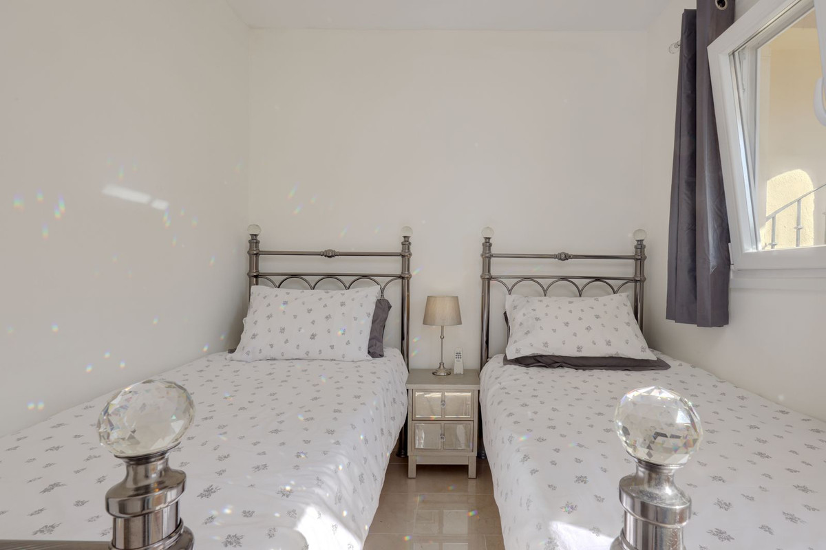 3 Bed Apartment for sale in La Quinta Costa Del Sol, Málaga, Spain