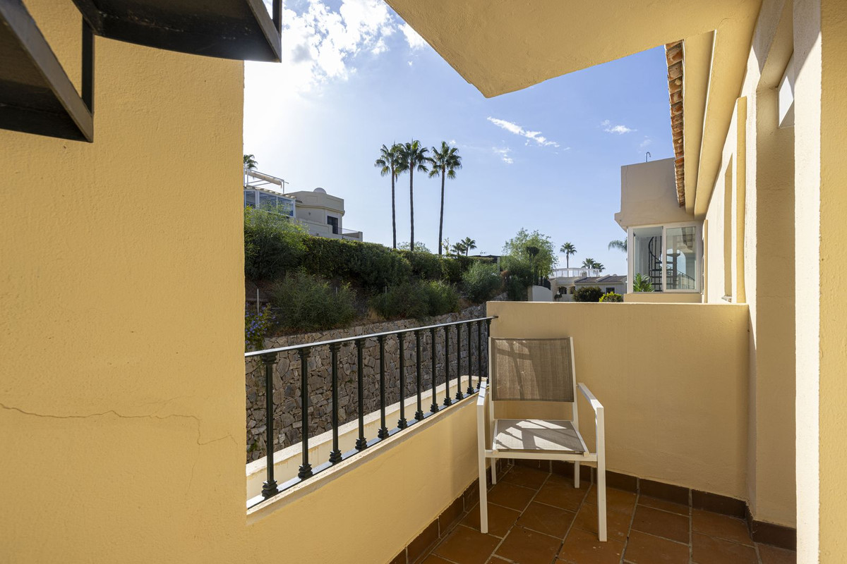 3 Bed Apartment for sale in La Quinta Costa Del Sol, Málaga, Spain