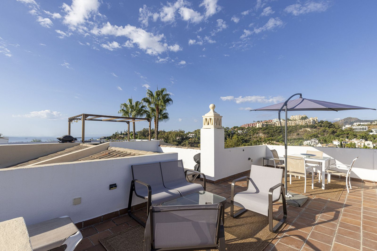 3 Bed Apartment for sale in La Quinta Costa Del Sol, Málaga, Spain