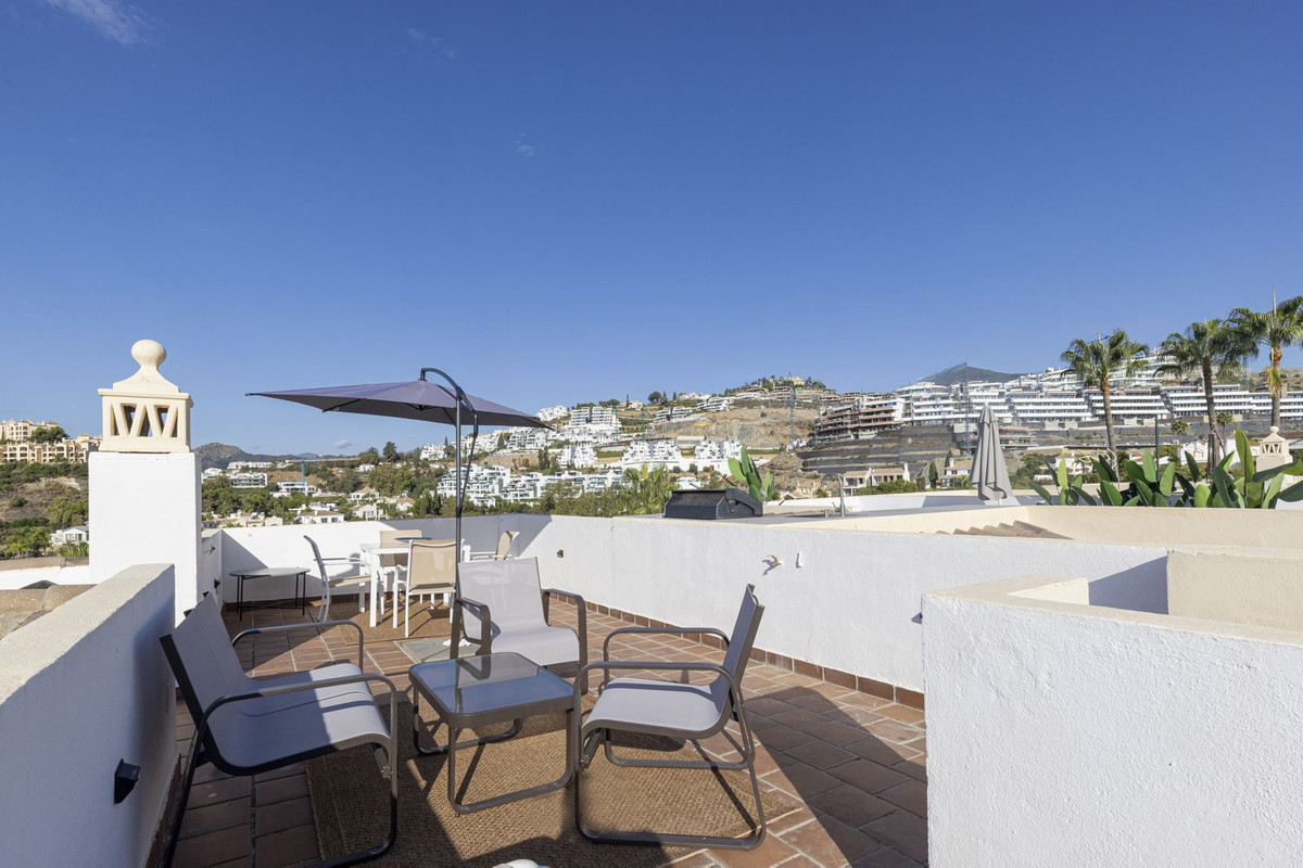 3 Bed Apartment for sale in La Quinta Costa Del Sol, Málaga, Spain