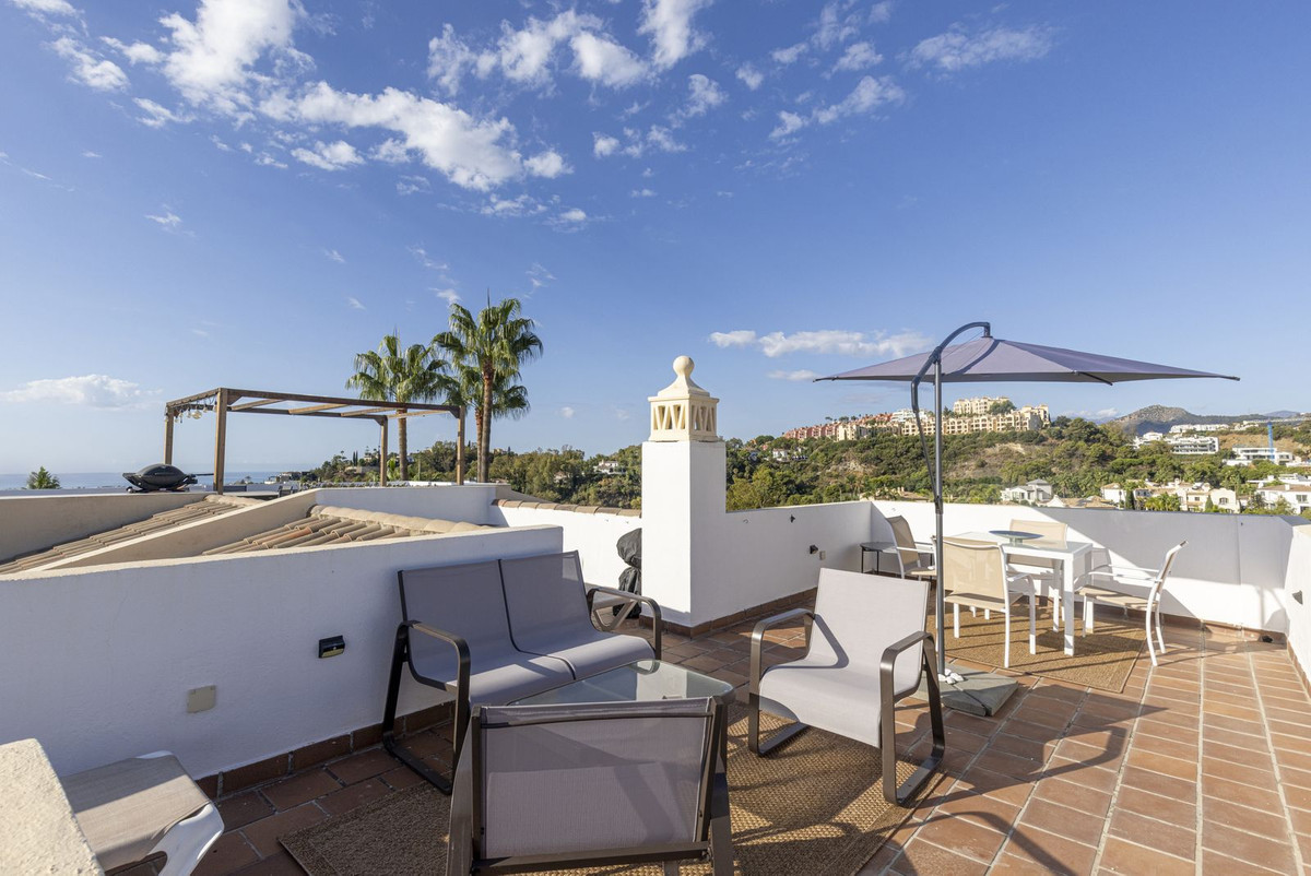 3 Bed Apartment for sale in La Quinta Costa Del Sol, Málaga, Spain