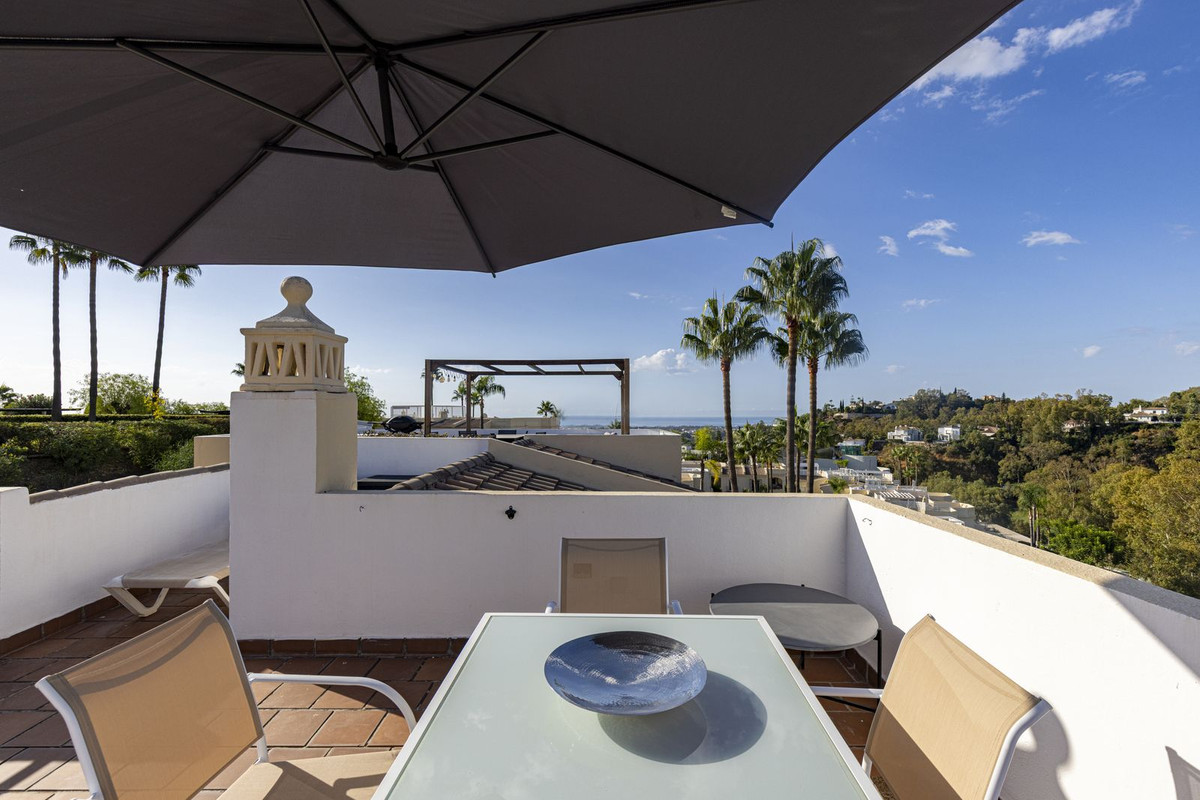 3 Bed Apartment for sale in La Quinta Costa Del Sol, Málaga, Spain