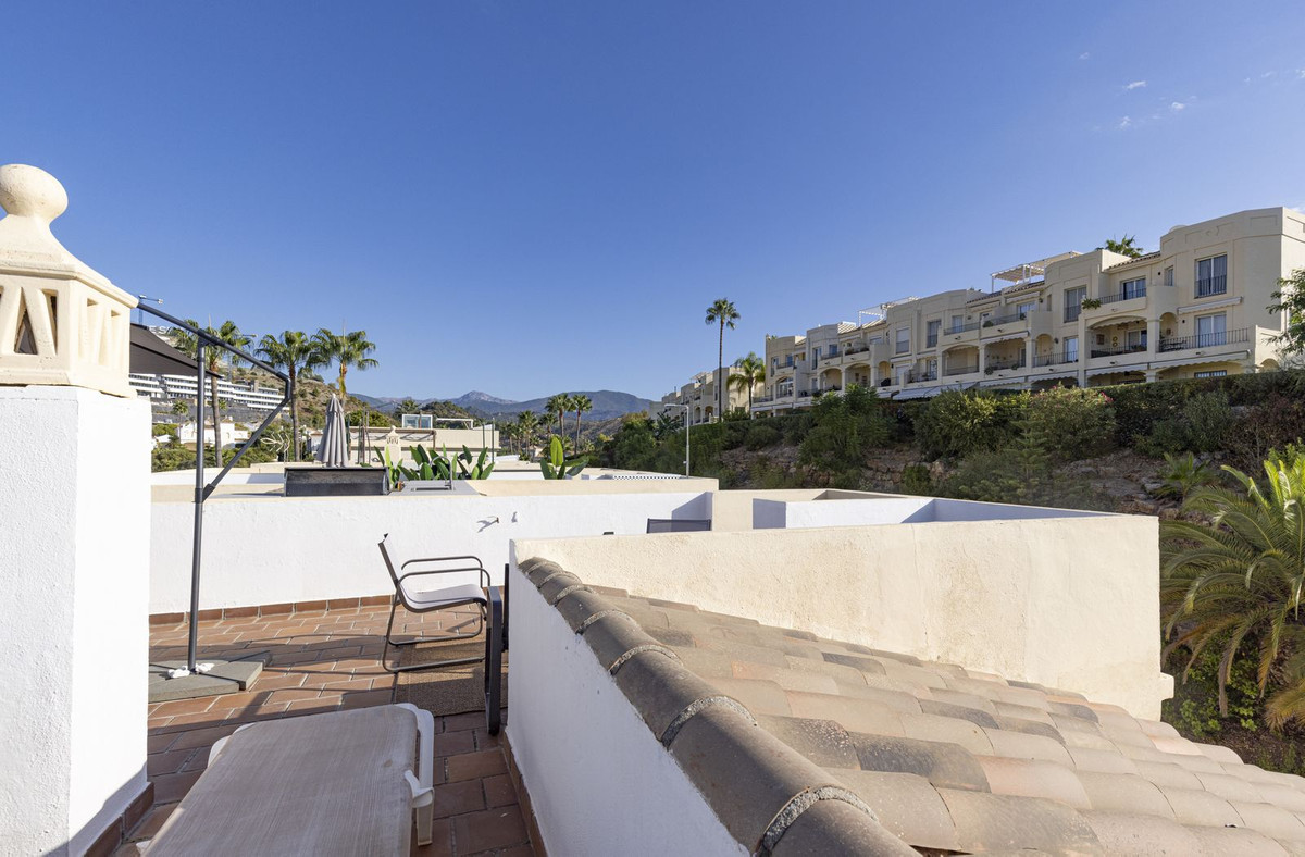3 Bed Apartment for sale in La Quinta Costa Del Sol, Málaga, Spain