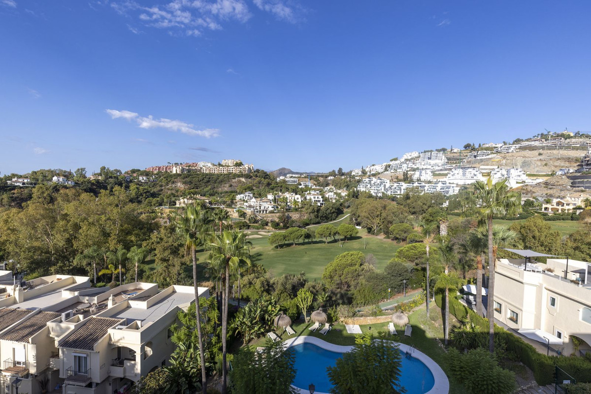 3 Bed Apartment for sale in La Quinta Costa Del Sol, Málaga, Spain