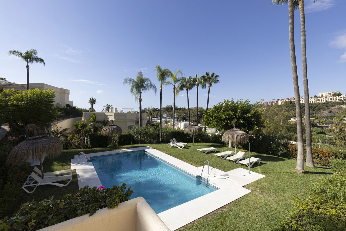3 Bed Apartment for sale in La Quinta Costa Del Sol, Málaga, Spain