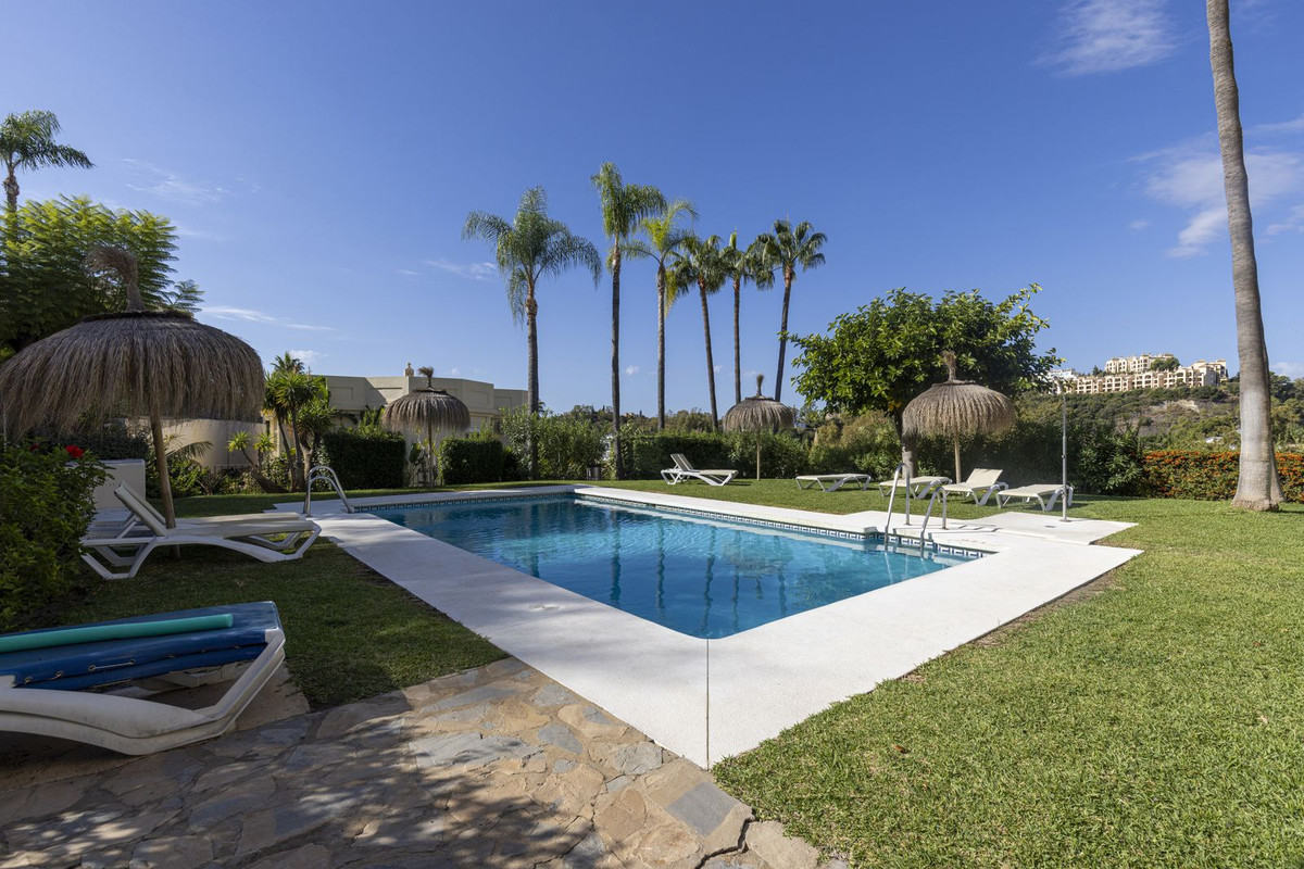 3 Bed Apartment for sale in La Quinta Costa Del Sol, Málaga, Spain