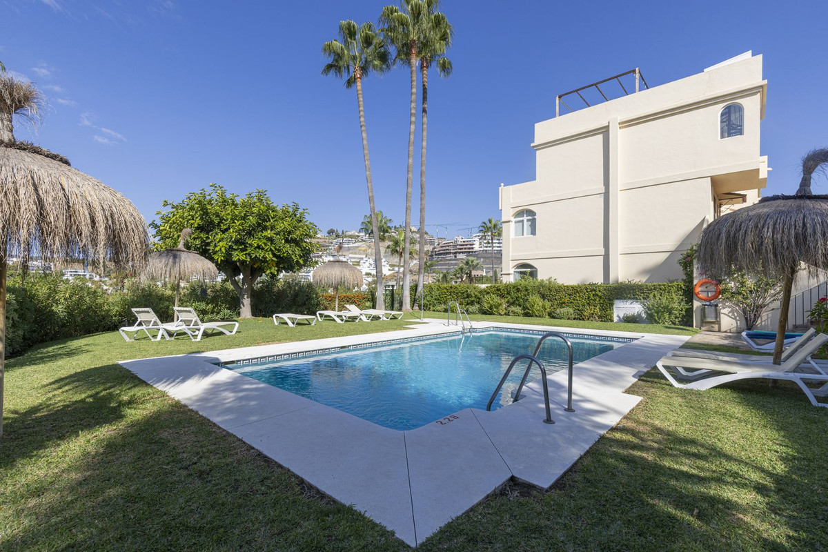 3 Bed Apartment for sale in La Quinta Costa Del Sol, Málaga, Spain
