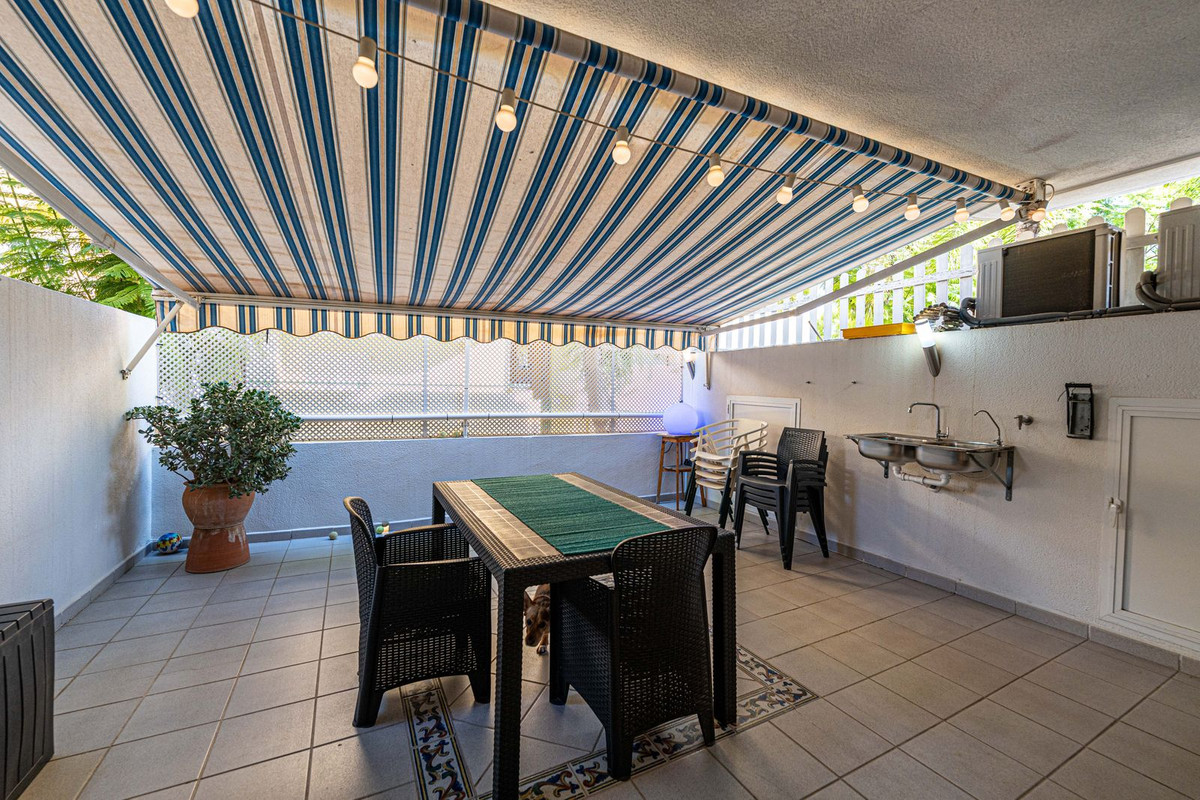 2 Bed Apartment for sale in Fuengirola Costa Del Sol, Málaga, Spain