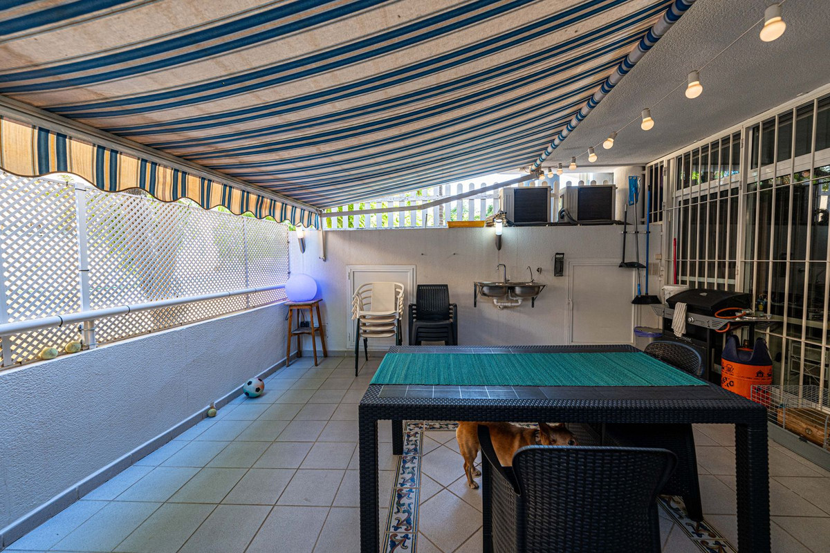 2 Bed Apartment for sale in Fuengirola Costa Del Sol, Málaga, Spain