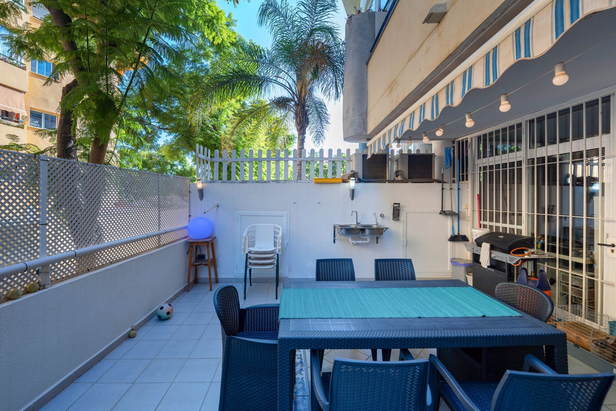 2 Bed Apartment for sale in Fuengirola Costa Del Sol, Málaga, Spain