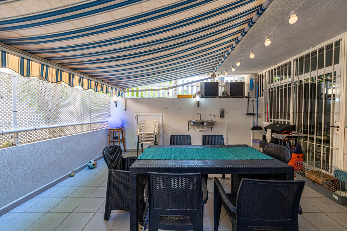 2 Bed Apartment for sale in Fuengirola Costa Del Sol, Málaga, Spain