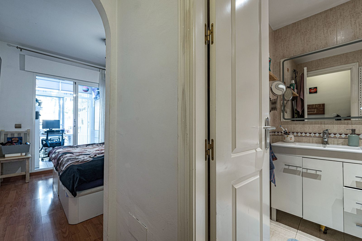 2 Bed Apartment for sale in Fuengirola Costa Del Sol, Málaga, Spain
