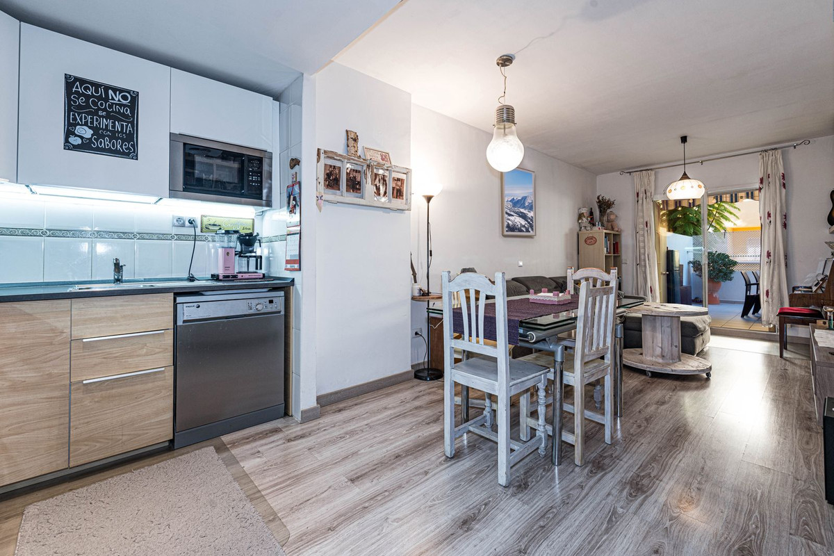 2 Bed Apartment for sale in Fuengirola Costa Del Sol, Málaga, Spain