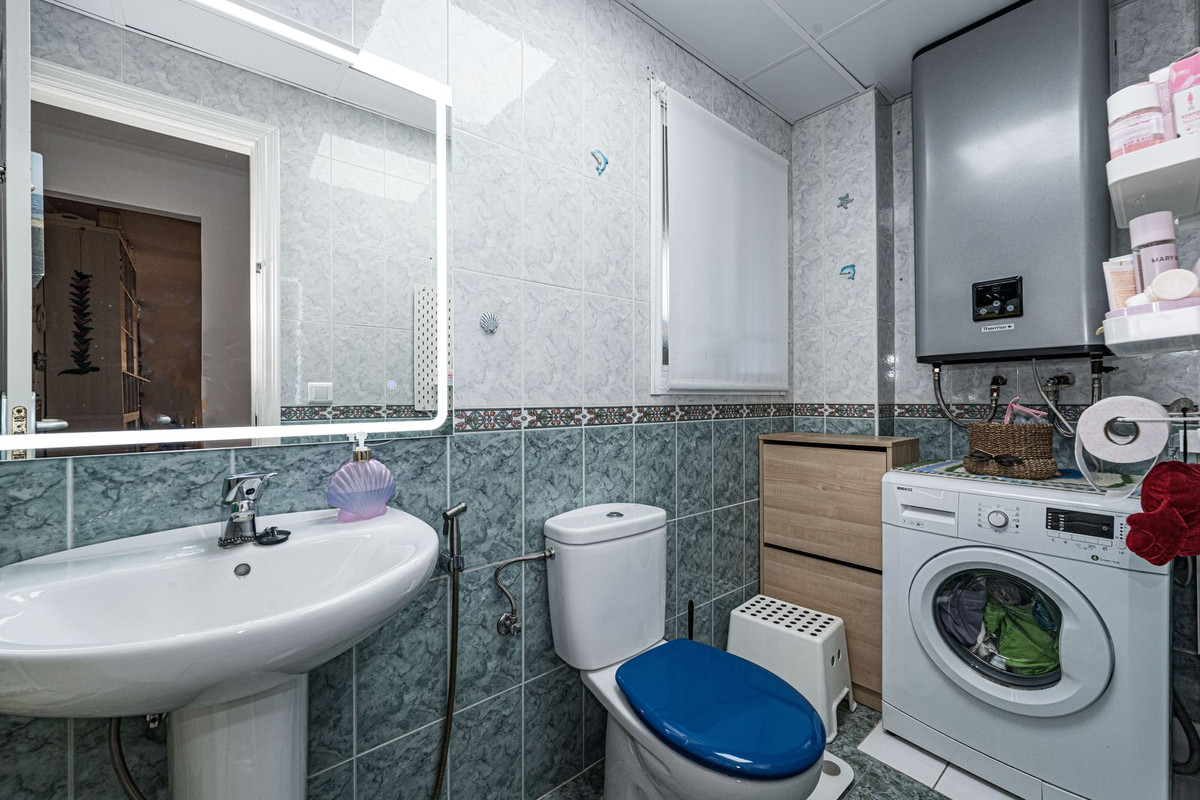 2 Bed Apartment for sale in Fuengirola Costa Del Sol, Málaga, Spain