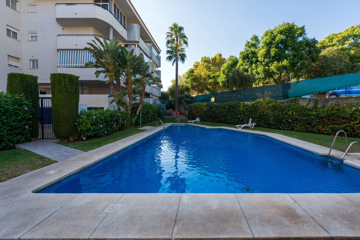 2 Bed Apartment for sale in Fuengirola Costa Del Sol, Málaga, Spain