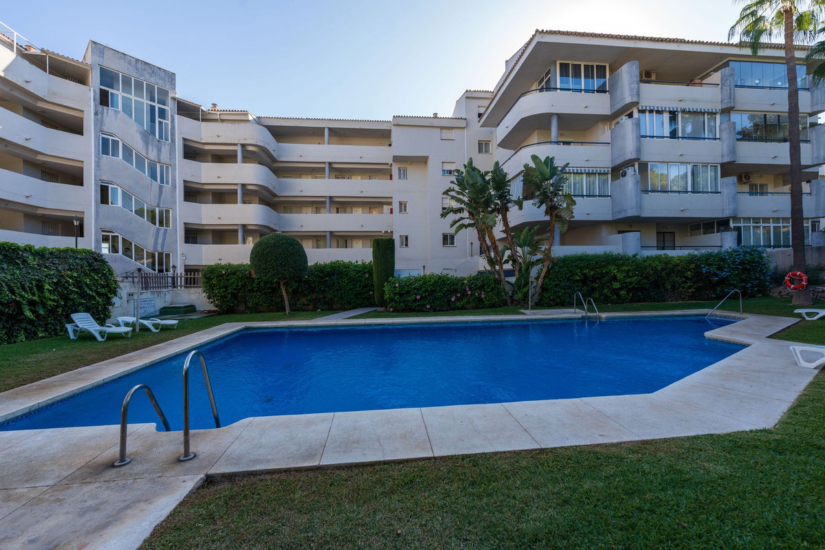 2 Bed Apartment for sale in Fuengirola Costa Del Sol, Málaga, Spain