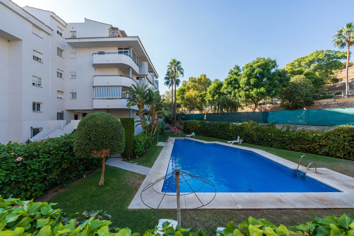 2 Bed Apartment for sale in Fuengirola Costa Del Sol, Málaga, Spain