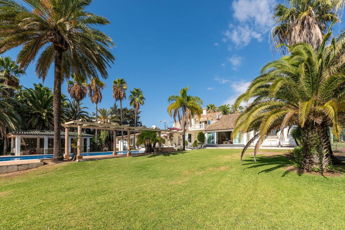 Se vende Villa - Chalet de 4 dormitorios en Costa Del Sol, Málaga, España