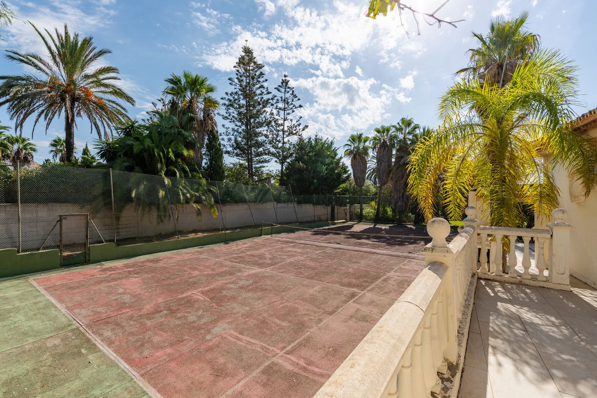 Se vende Villa - Chalet de 4 dormitorios en Costa Del Sol, Málaga, España