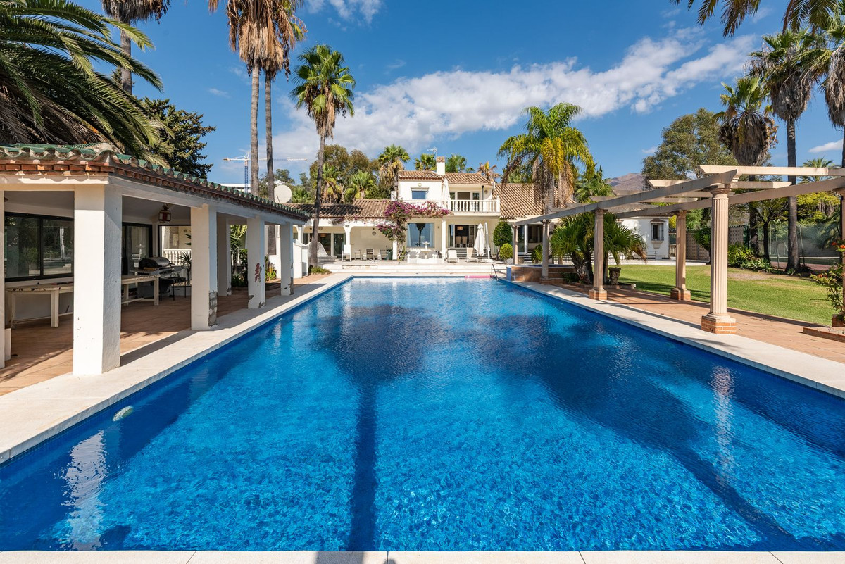 Se vende Villa - Chalet de 4 dormitorios en Costa Del Sol, Málaga, España