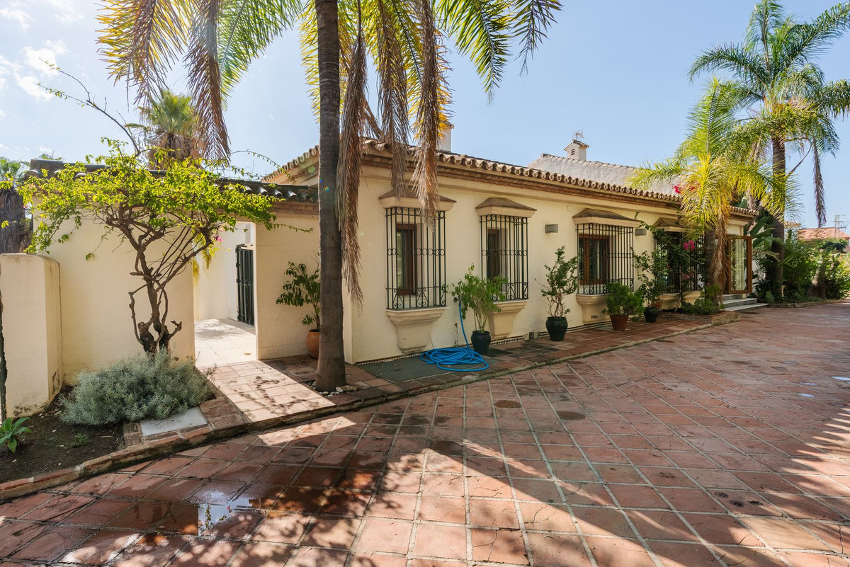 Se vende Villa - Chalet de 4 dormitorios en Costa Del Sol, Málaga, España