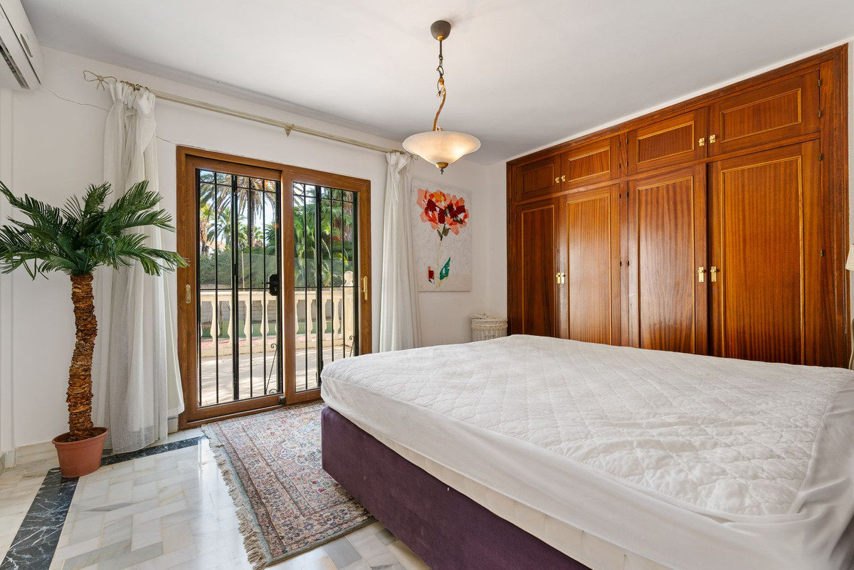 Se vende Villa - Chalet de 4 dormitorios en Costa Del Sol, Málaga, España