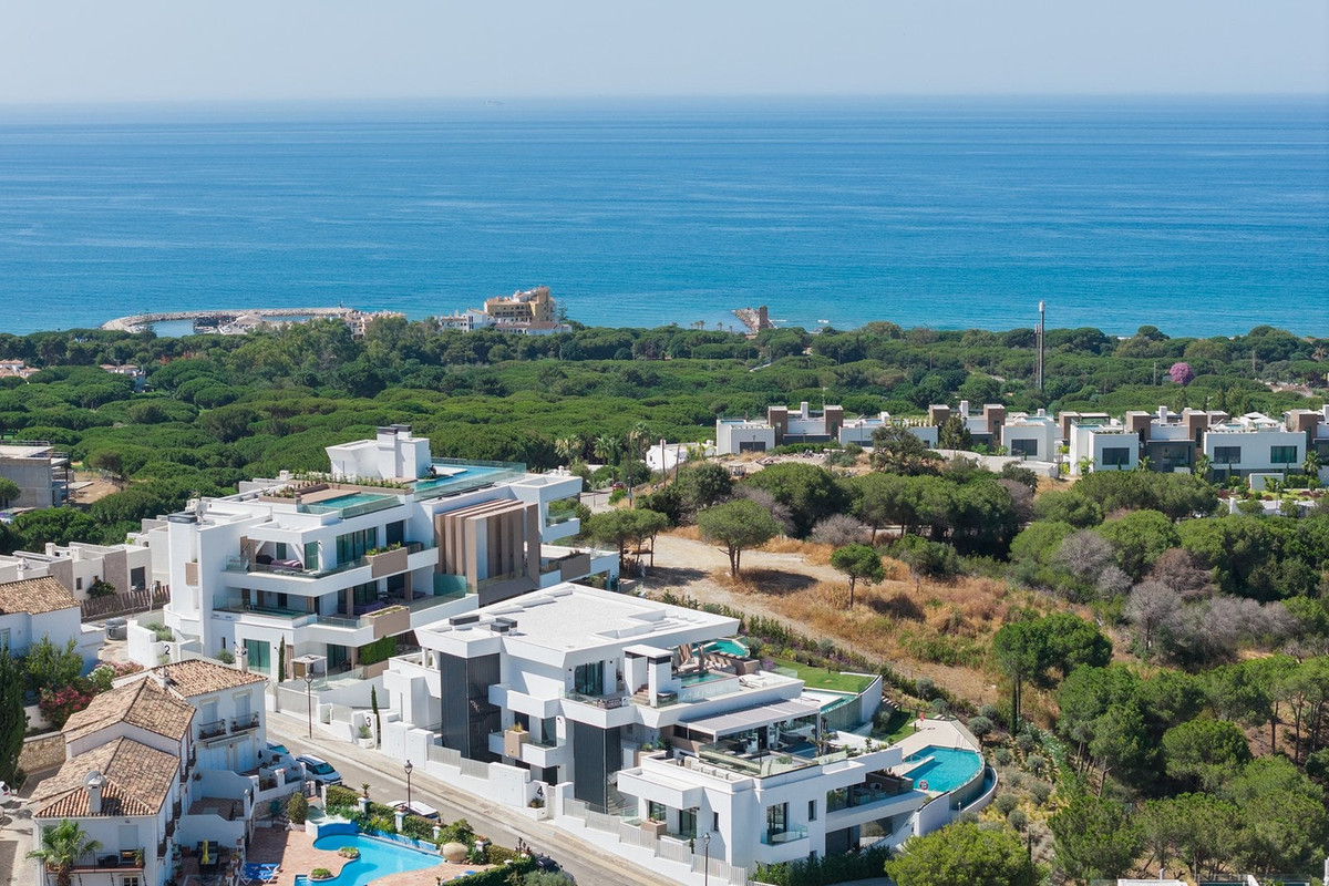 4 Bed Apartment for sale in Marbella Costa Del Sol, Málaga, Spain
