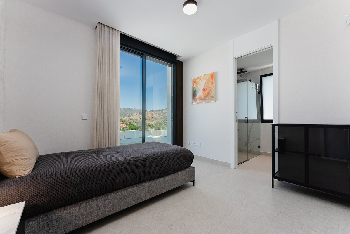 4 Bed Apartment for sale in Marbella Costa Del Sol, Málaga, Spain