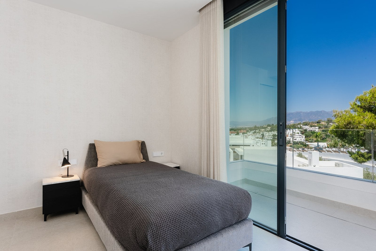 4 Bed Apartment for sale in Marbella Costa Del Sol, Málaga, Spain
