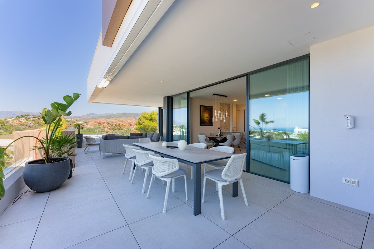 4 Bed Apartment for sale in Marbella Costa Del Sol, Málaga, Spain