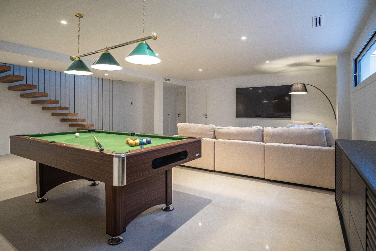 Se vende Villa - Chalet de 6 dormitorios en Costa Del Sol, Málaga, España