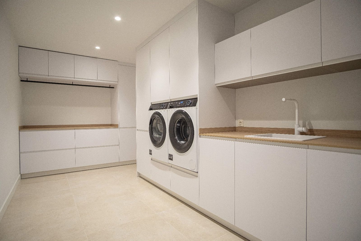 Se vende Villa - Chalet de 6 dormitorios en Costa Del Sol, Málaga, España