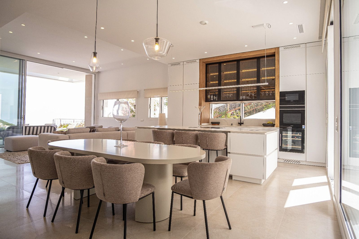Se vende Villa - Chalet de 6 dormitorios en Costa Del Sol, Málaga, España