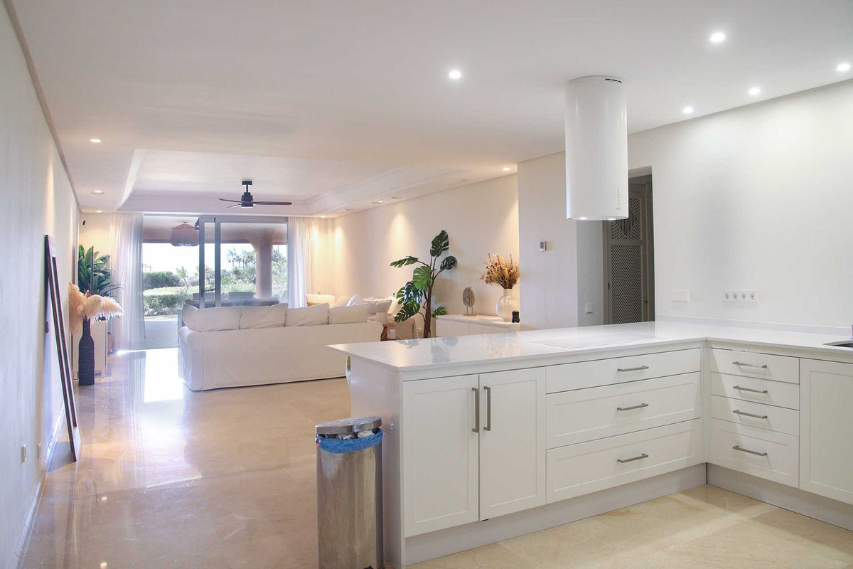 Se vende Apartamento Planta Baja de 4 dormitorios en Costa Del Sol, Málaga, España