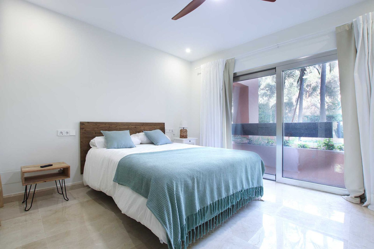 Se vende Apartamento Planta Baja de 4 dormitorios en Costa Del Sol, Málaga, España