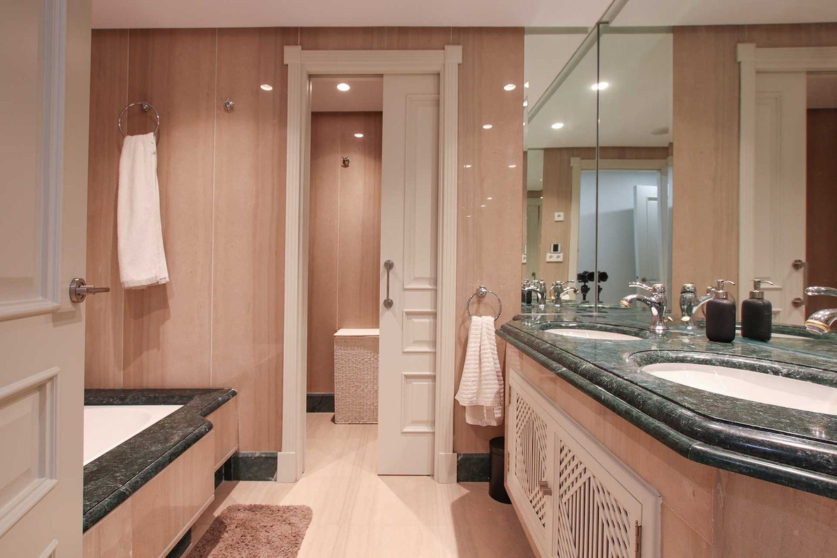 Se vende Apartamento Planta Baja de 4 dormitorios en Costa Del Sol, Málaga, España