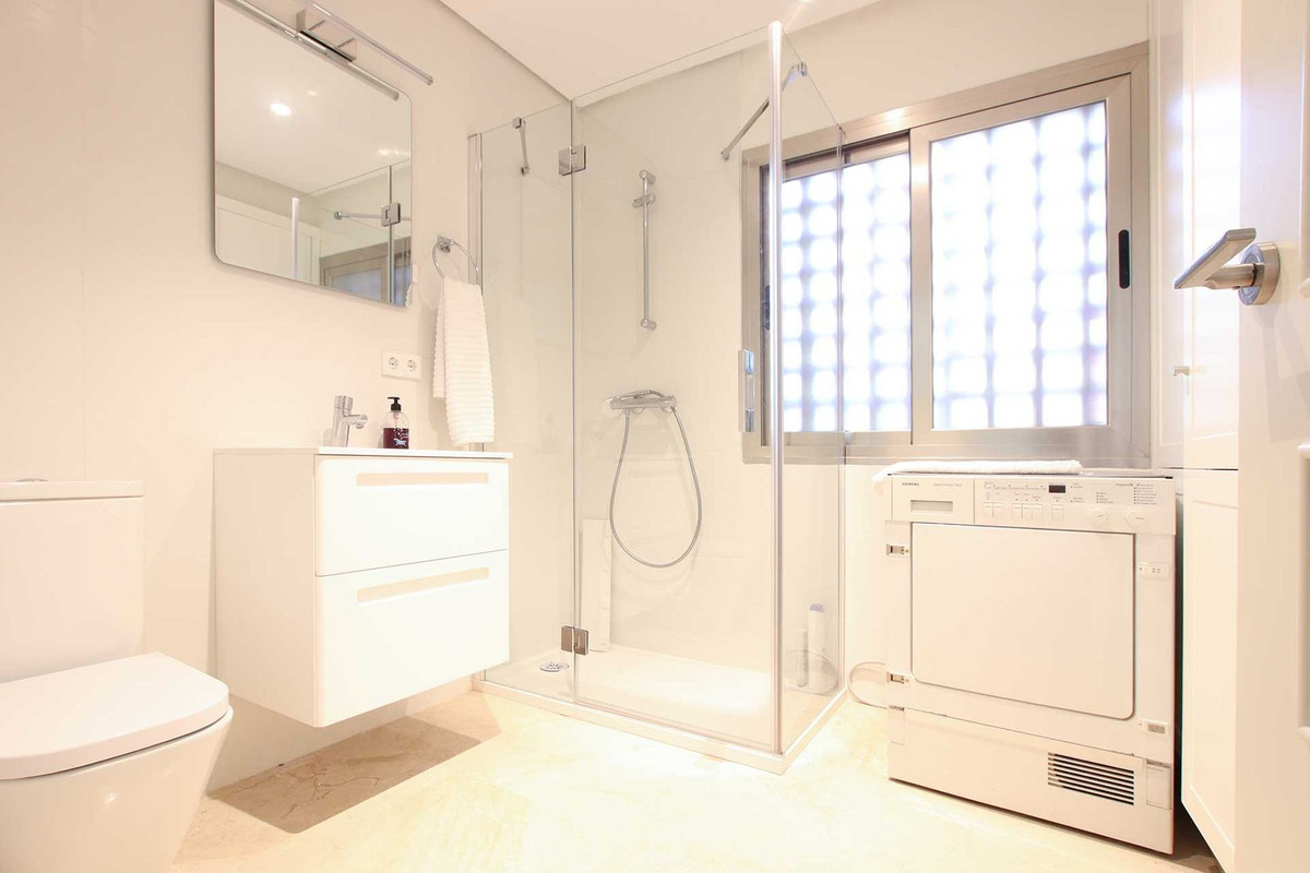 Se vende Apartamento Planta Baja de 4 dormitorios en Costa Del Sol, Málaga, España