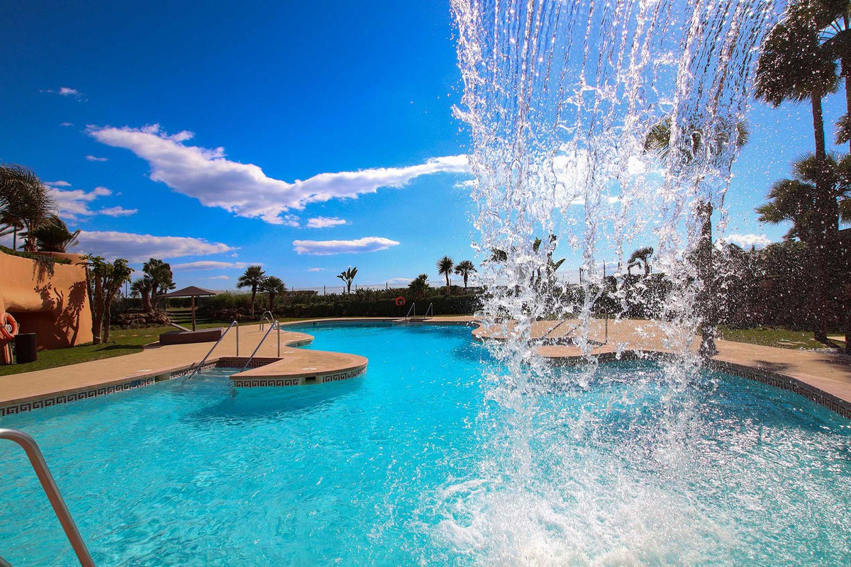 Se vende Apartamento Planta Baja de 4 dormitorios en Costa Del Sol, Málaga, España
