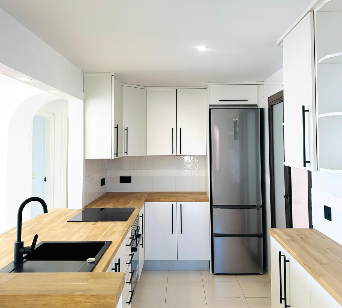 3 Bed Apartment for sale in La Duquesa Costa Del Sol, Málaga, Spain