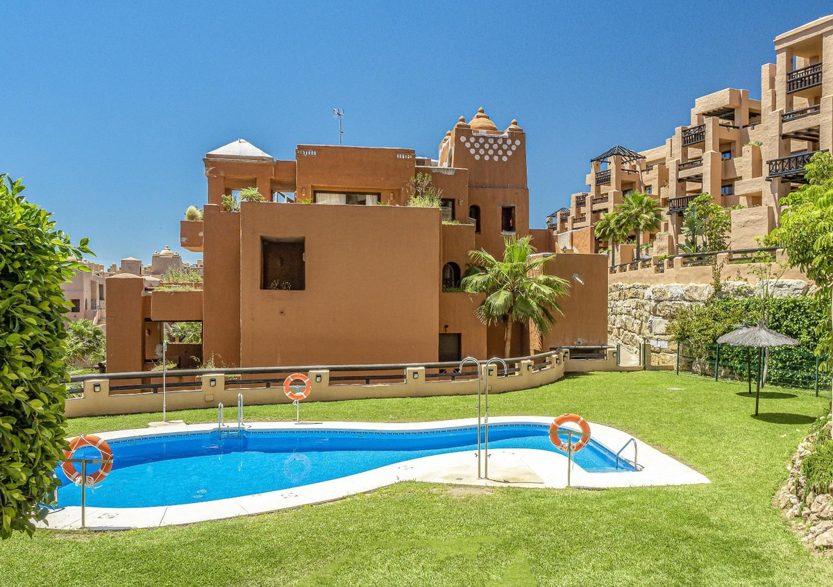 3 Bed Apartment for sale in La Duquesa Costa Del Sol, Málaga, Spain