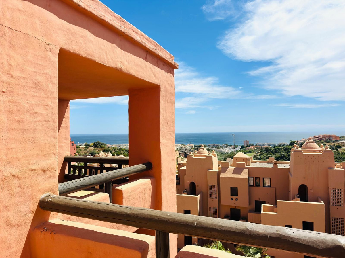 3 Bed Apartment for sale in La Duquesa Costa Del Sol, Málaga, Spain